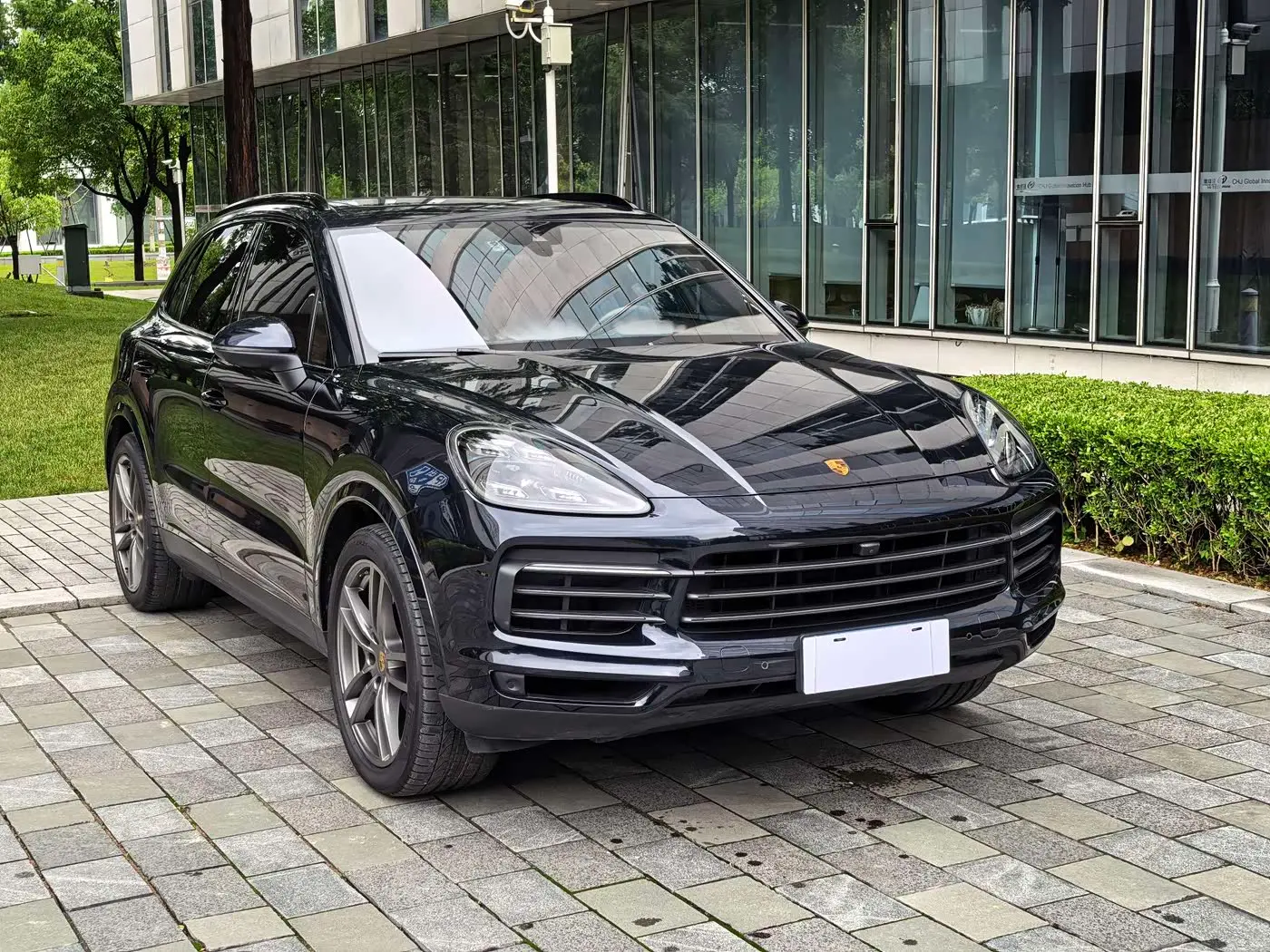 Porsche Cayenne 2023 — Photo 4/20