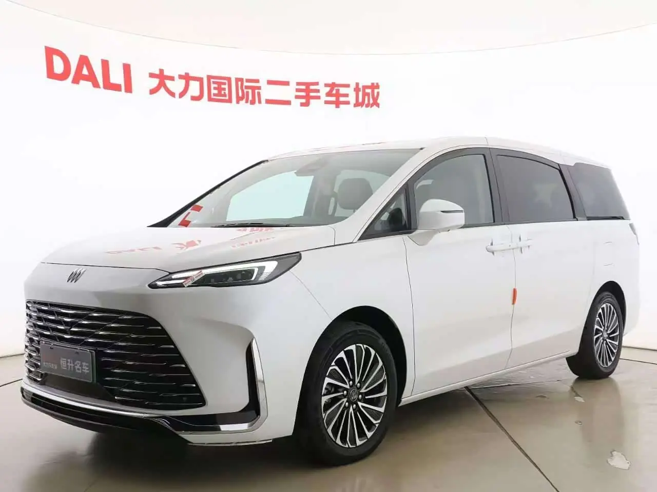 Buick GL8 New Energy 2025 — Photo 1/16