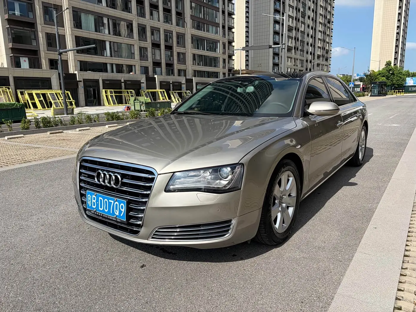 Audi A8 2014 — Фото 1/20