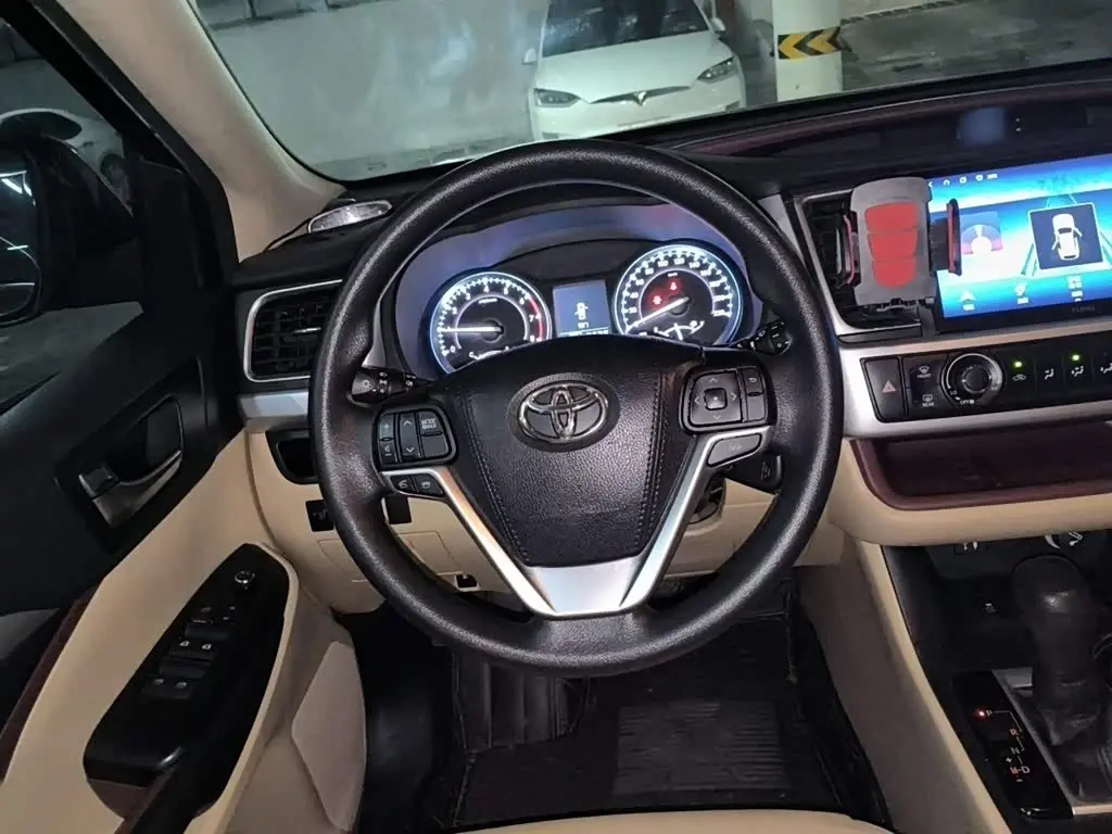 Toyota Highlander 2016 — Фото 3/20