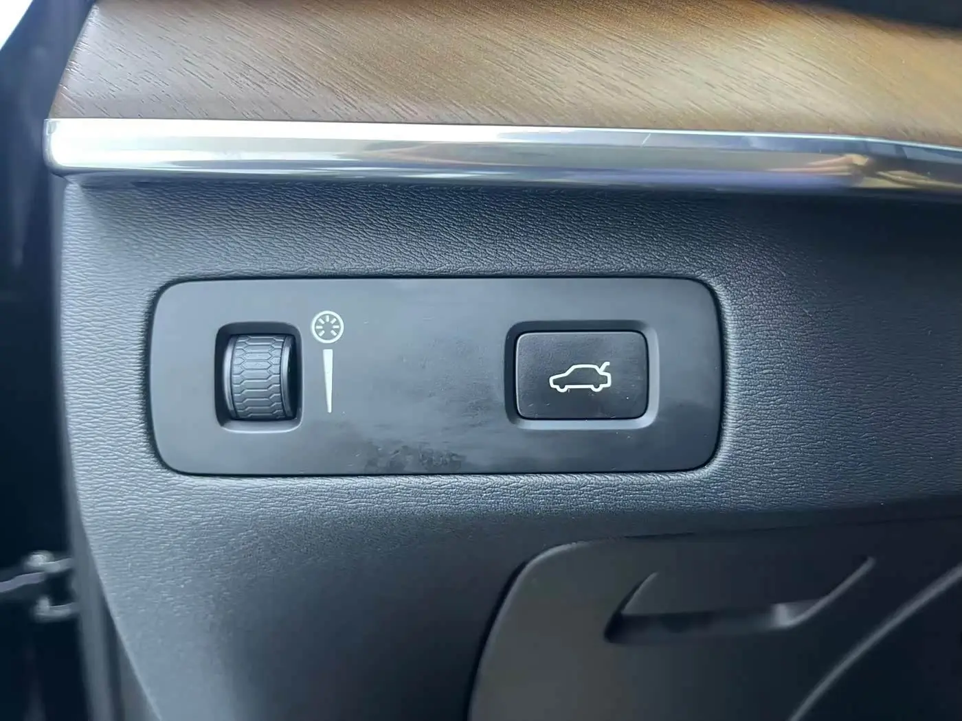 Volvo XC90 2017 — Photo 14/20