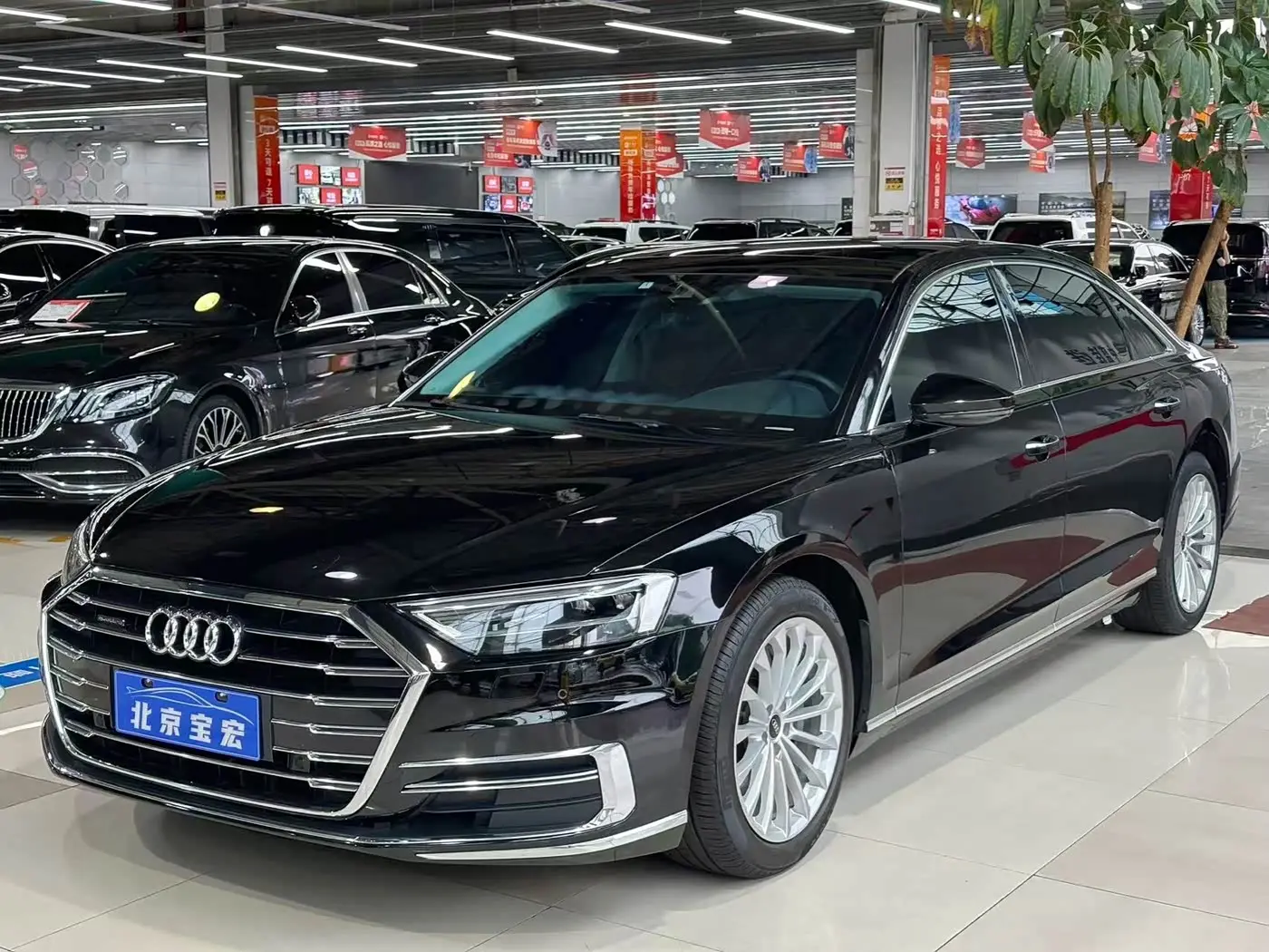 Audi A8 2021 — Фото 1/17