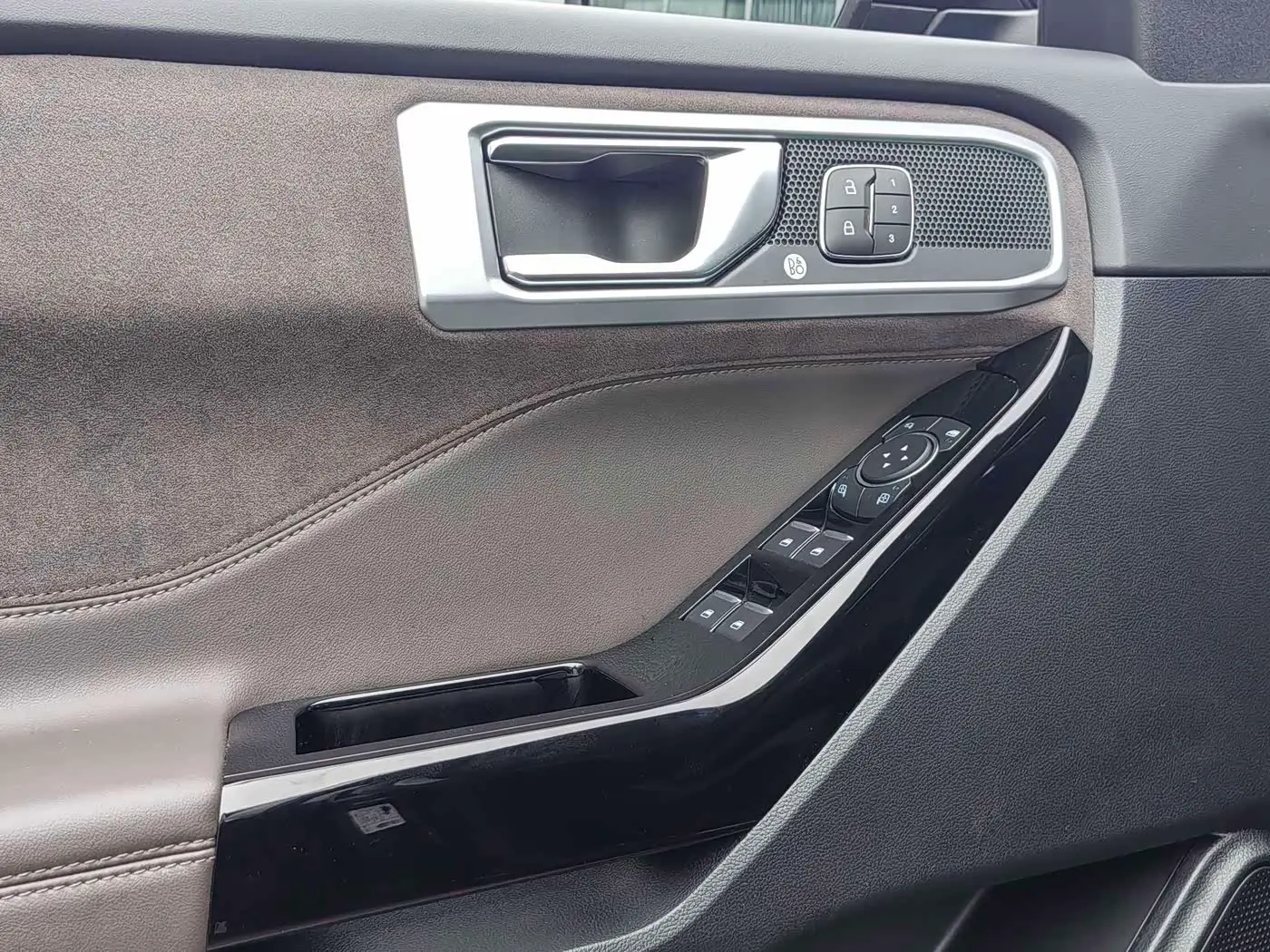 Ford Explorer 2025 — Фото 15/20