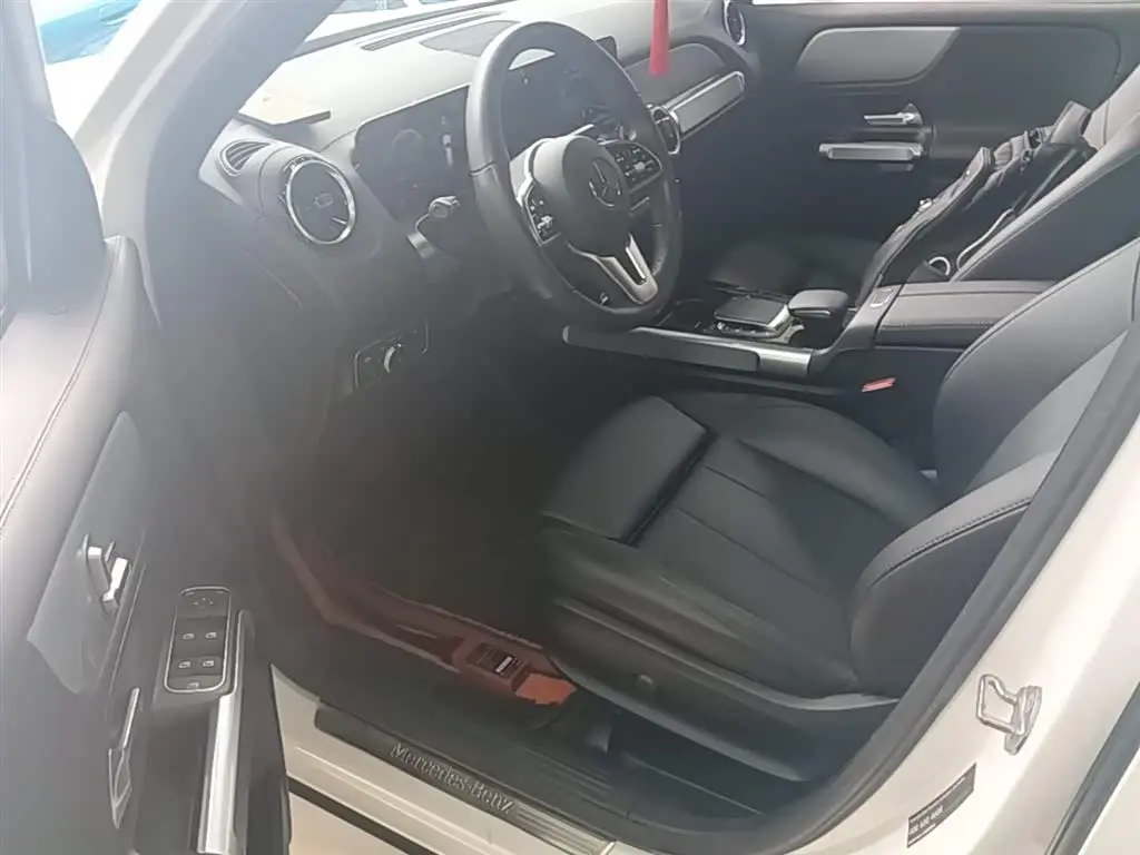 Mercedes-Benz GLB 2021 — Şəkil 16/20