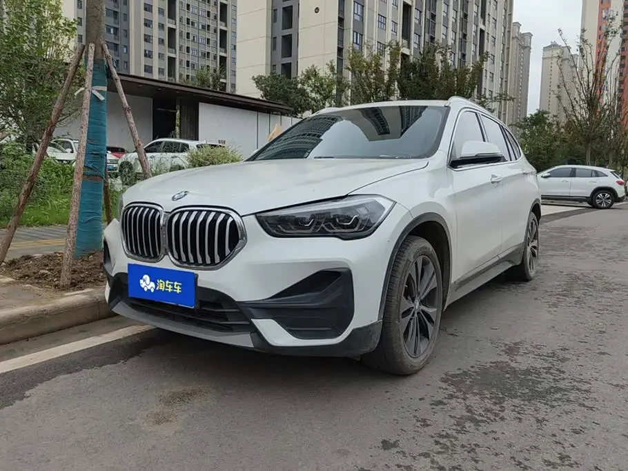 BMW X1 2022 — Фото 1/16