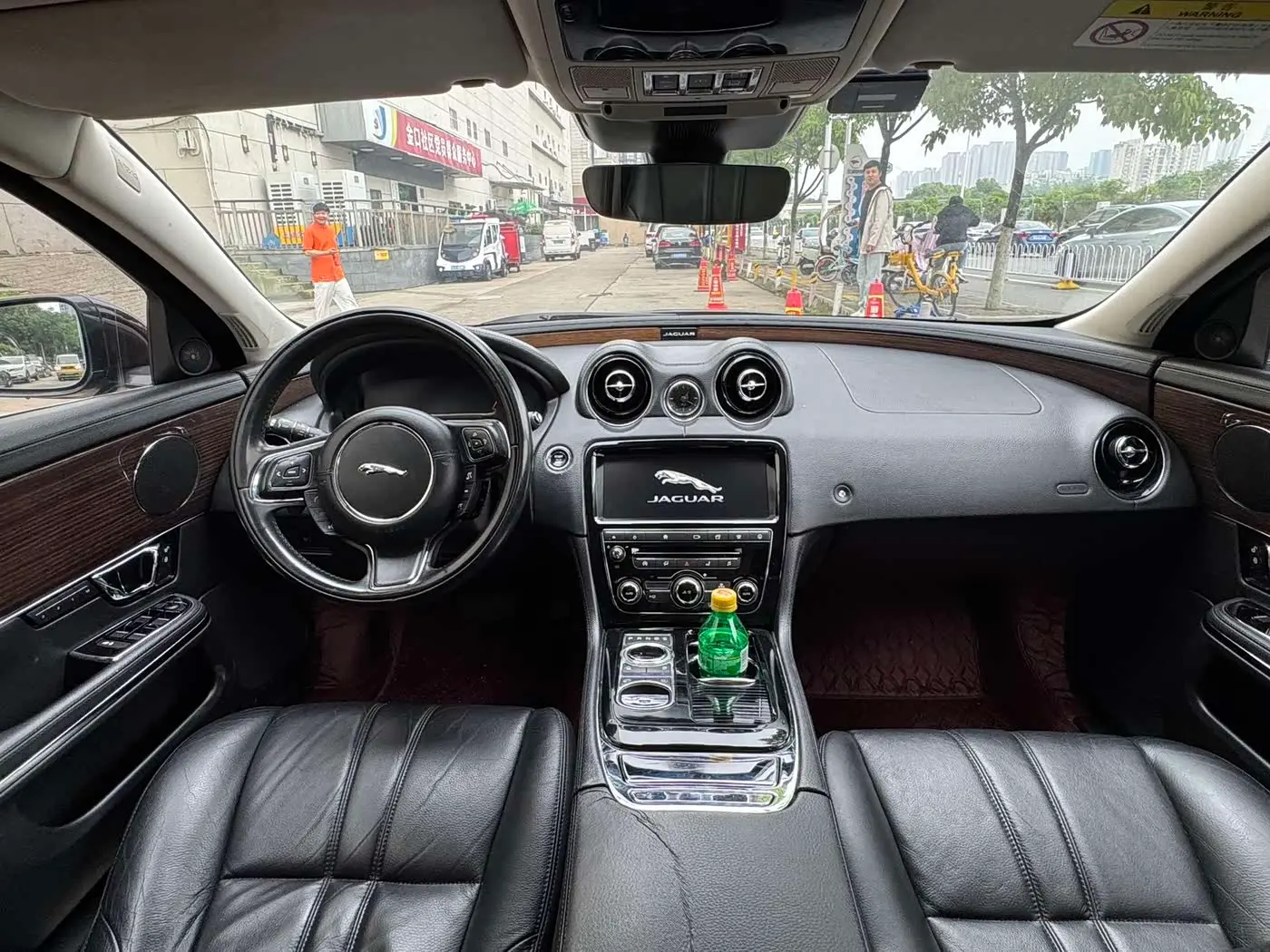 Jaguar XJ 2018 — Photo 6/16