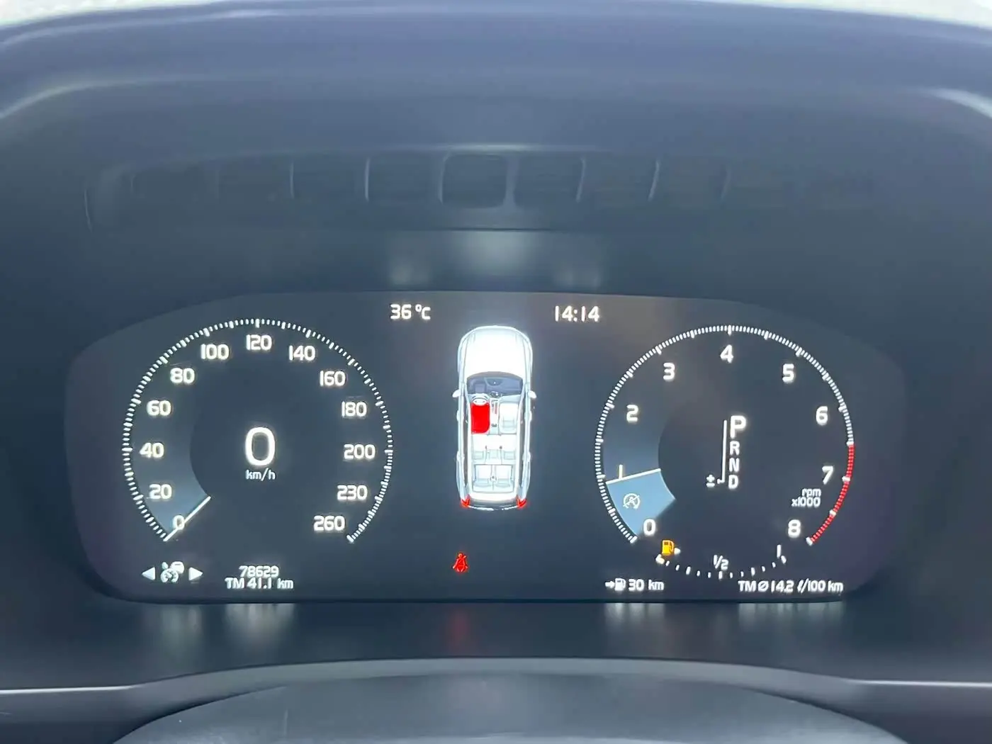 Volvo XC90 2017 — Photo 8/20