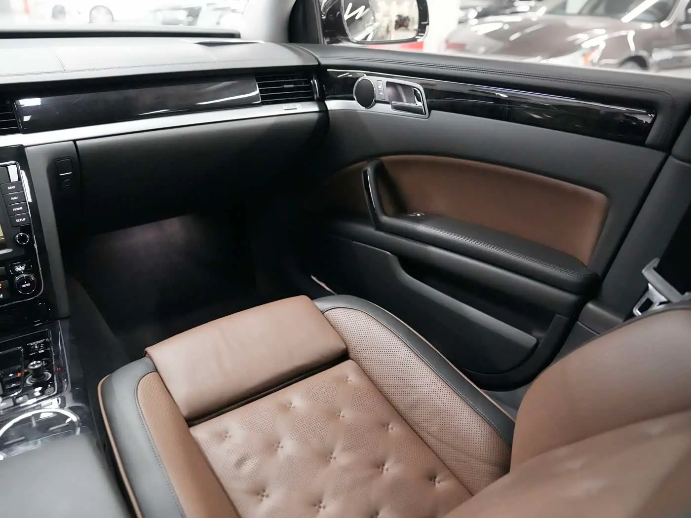 Volkswagen Phaeton 2016 — Şəkil 9/20