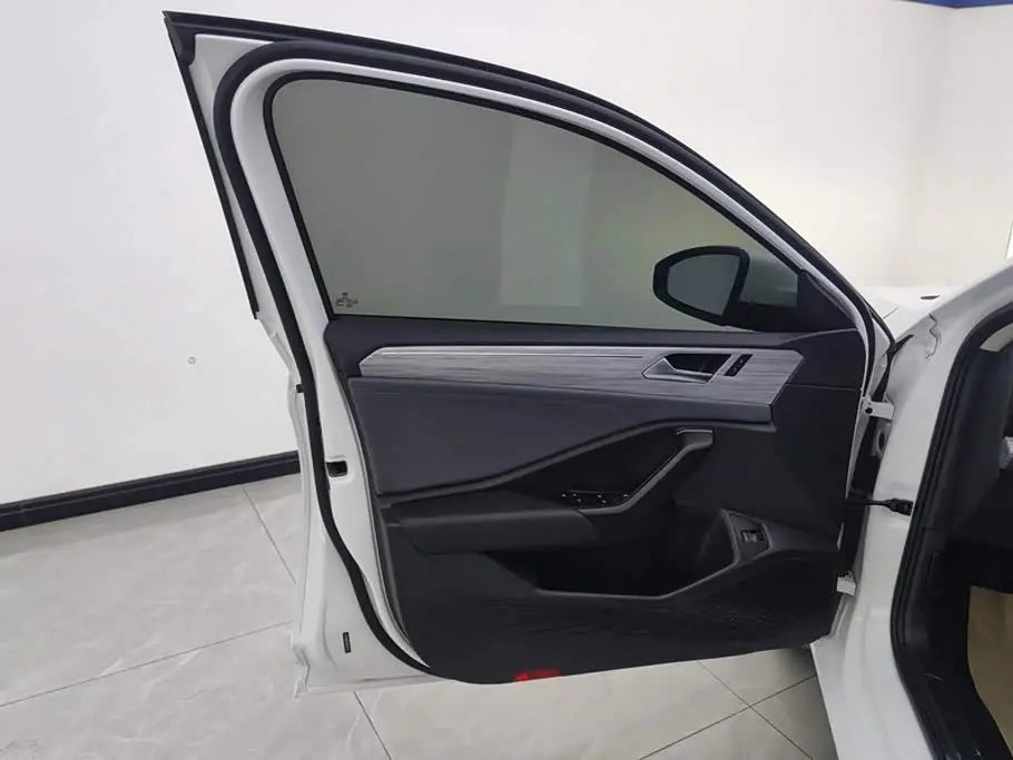 Volkswagen Sagitar 2024 — Photo 7/16