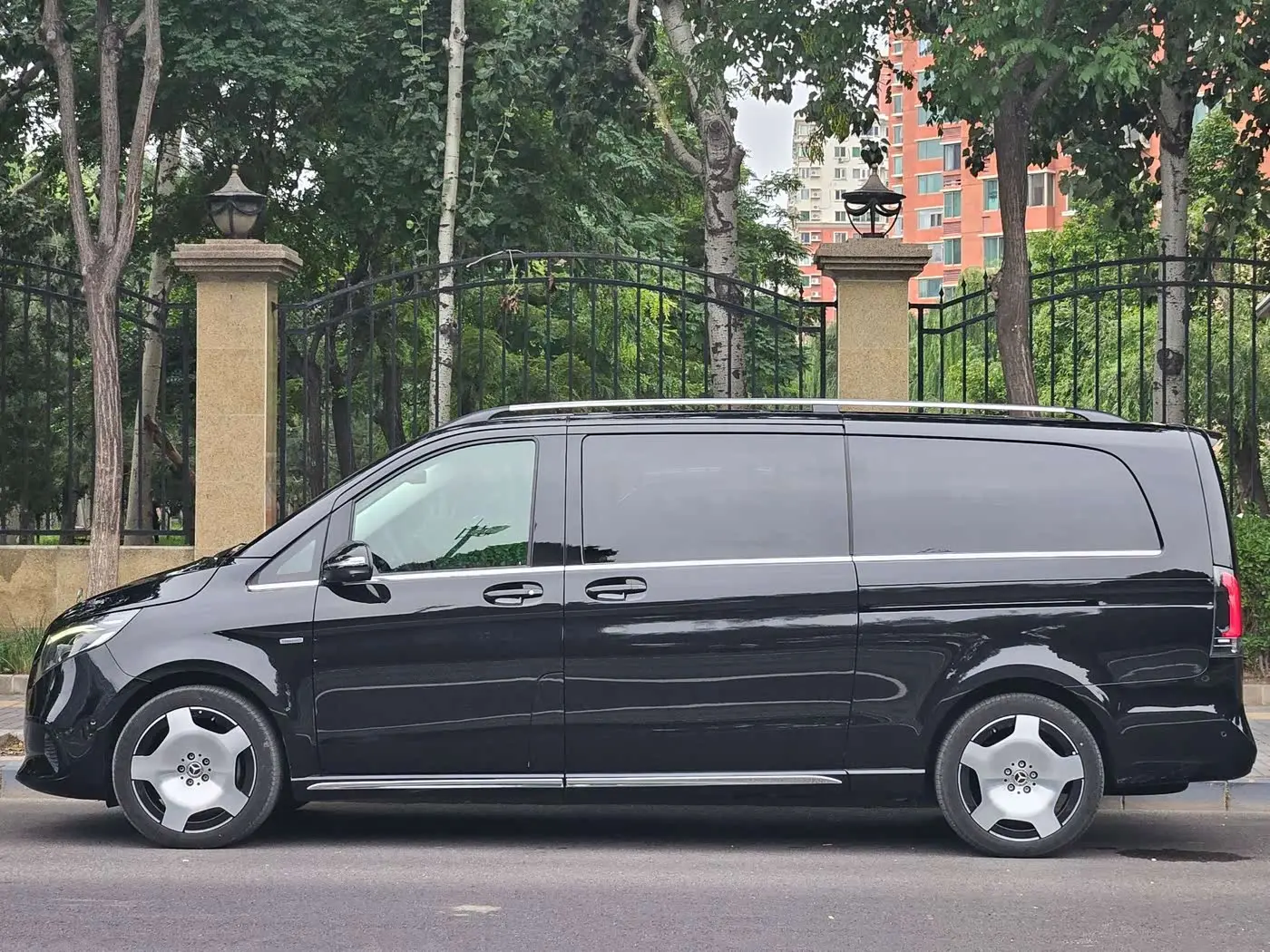 Mercedes-Benz V-Class 2025 — Şəkil 2/20