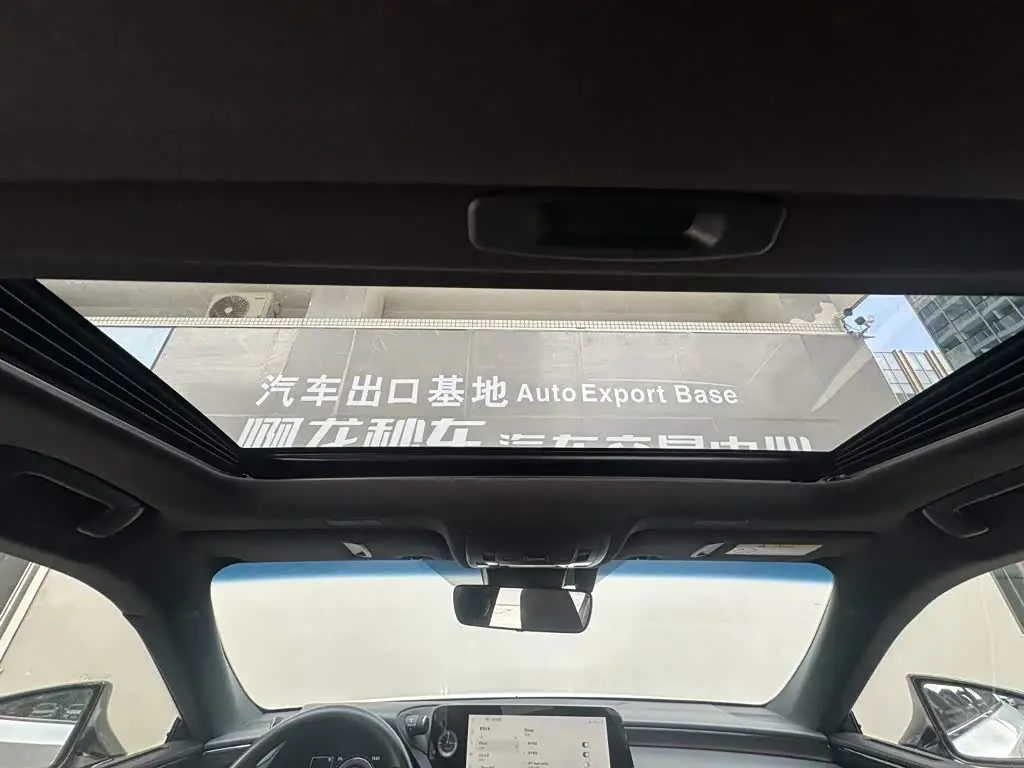Lexus ES 2023 — Photo 13/14