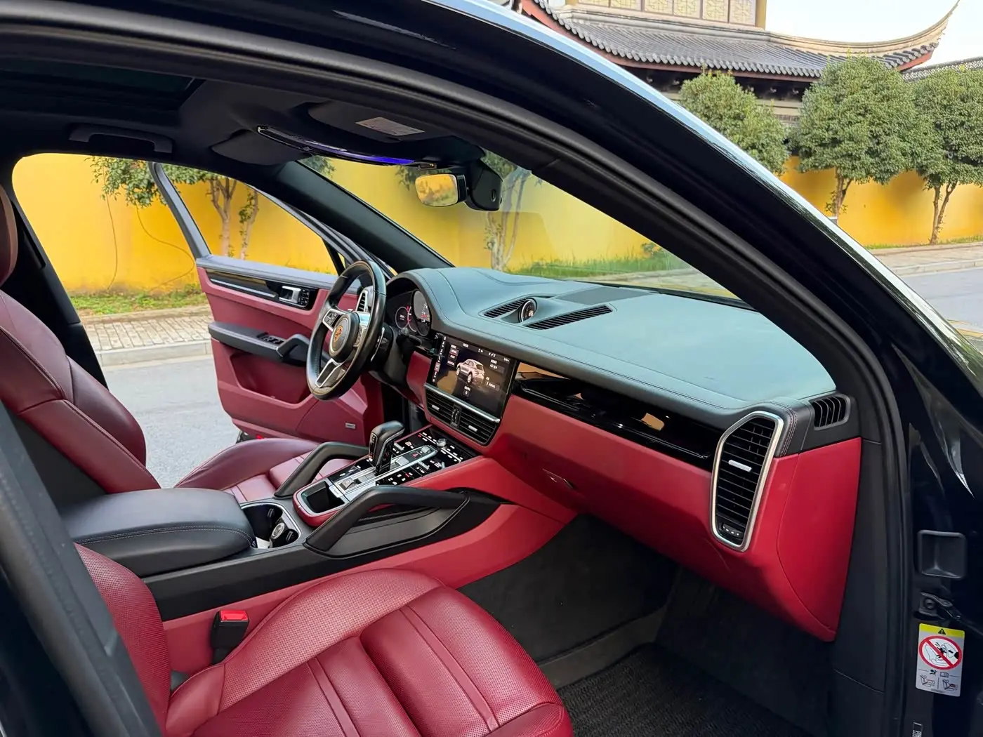 Porsche Cayenne 2021 — Photo 9/17