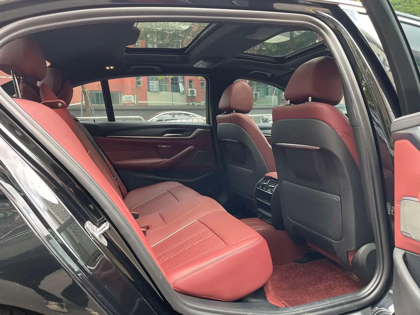 BMW 5 Series New Energy 2021 — Photo 15/17