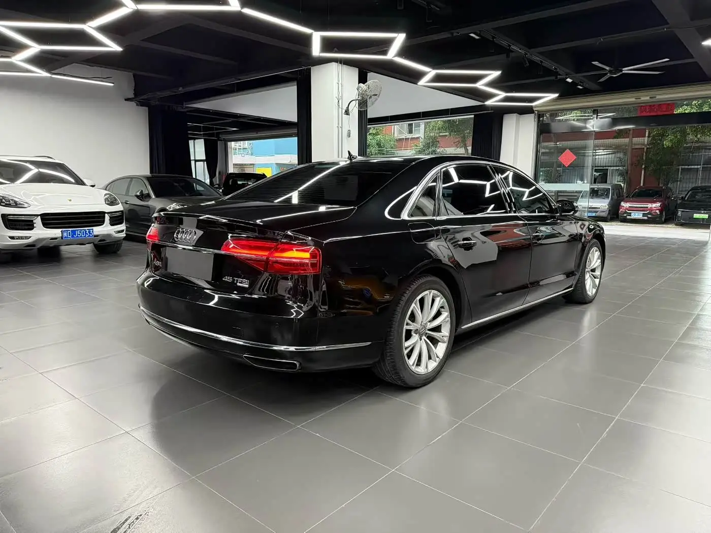Audi A8 2015 — Фото 4/10