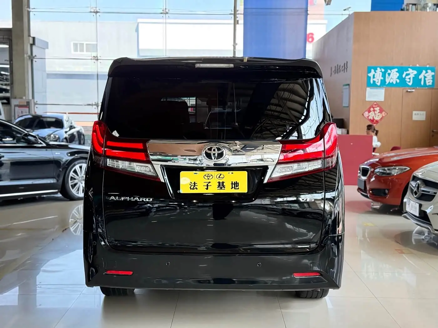 Toyota Alphard 2018 — Фото 19/20