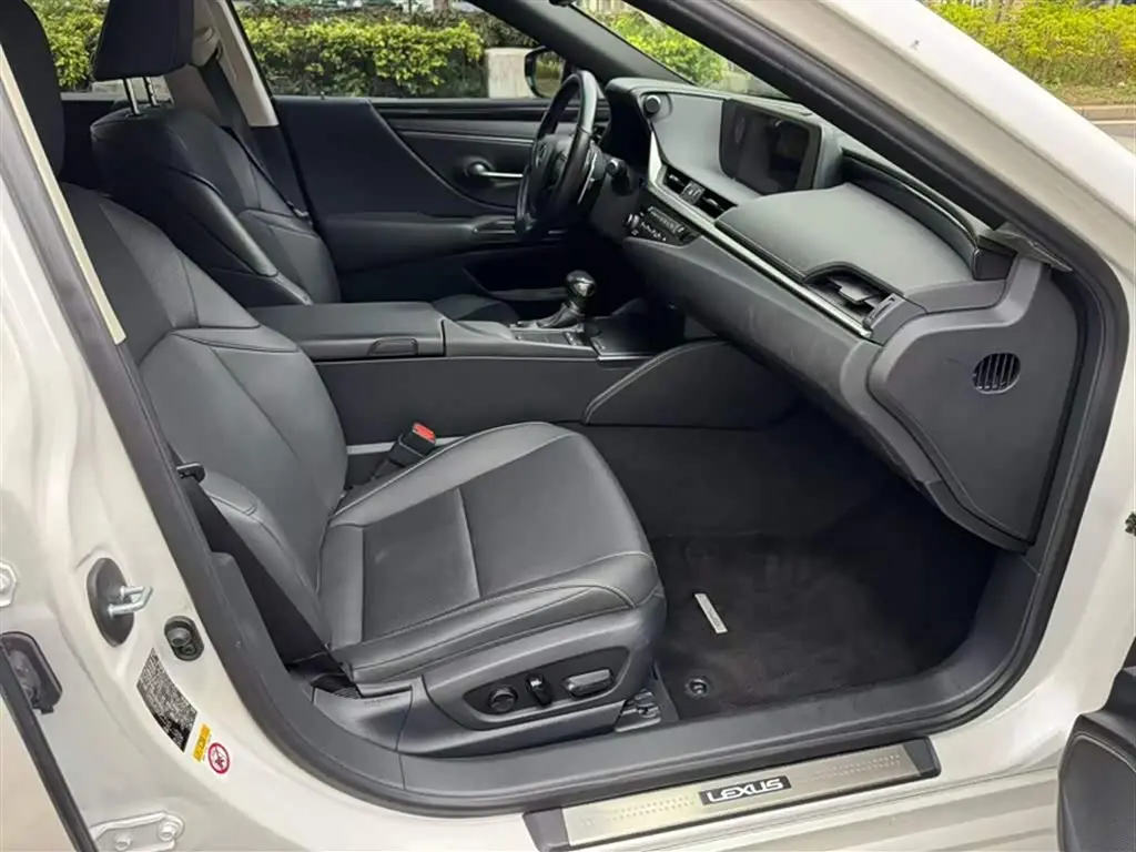 Lexus ES 2018 — Şəkil 16/20