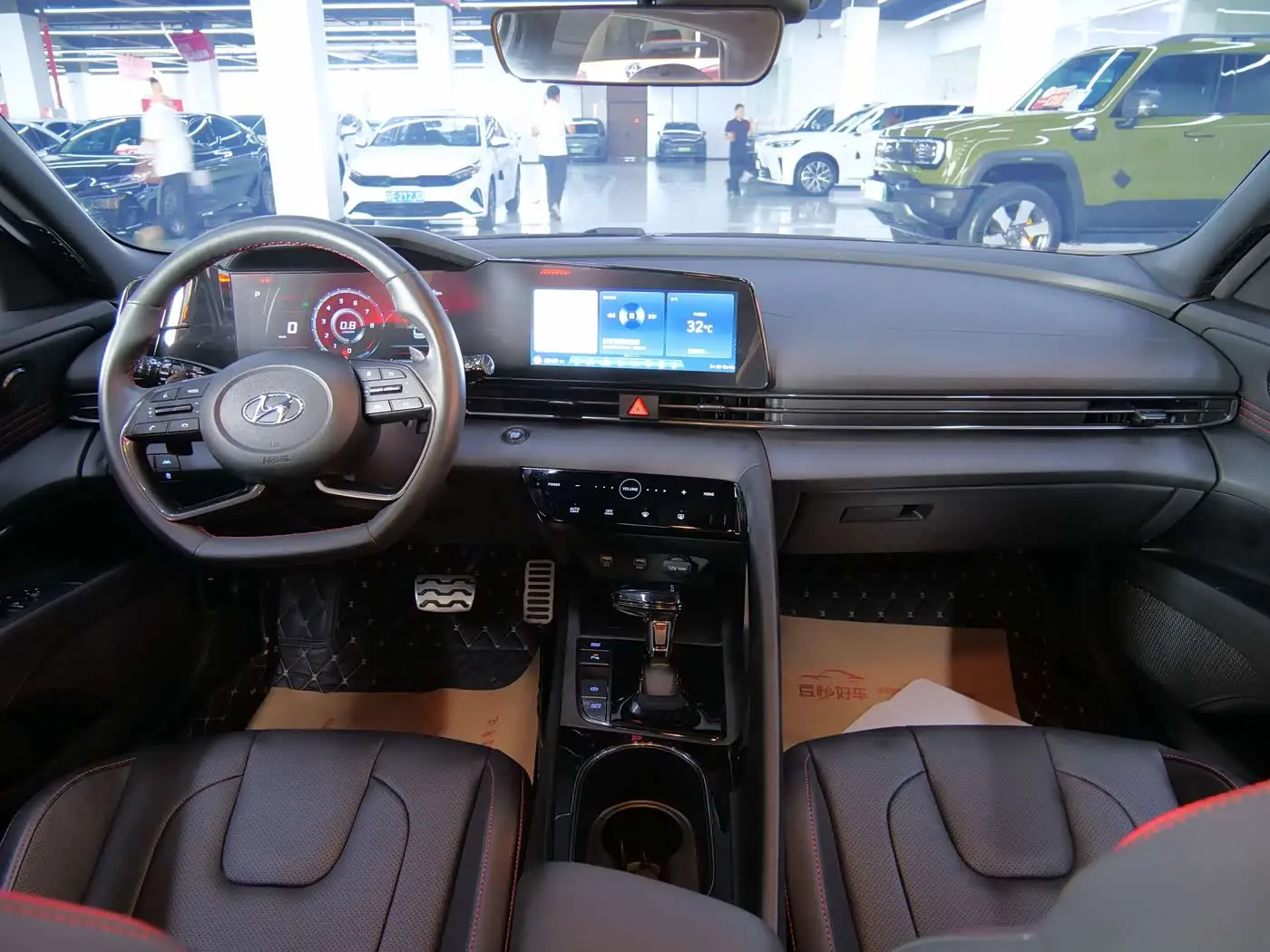 Hyundai Elantra 2023 — Şəkil 10/18