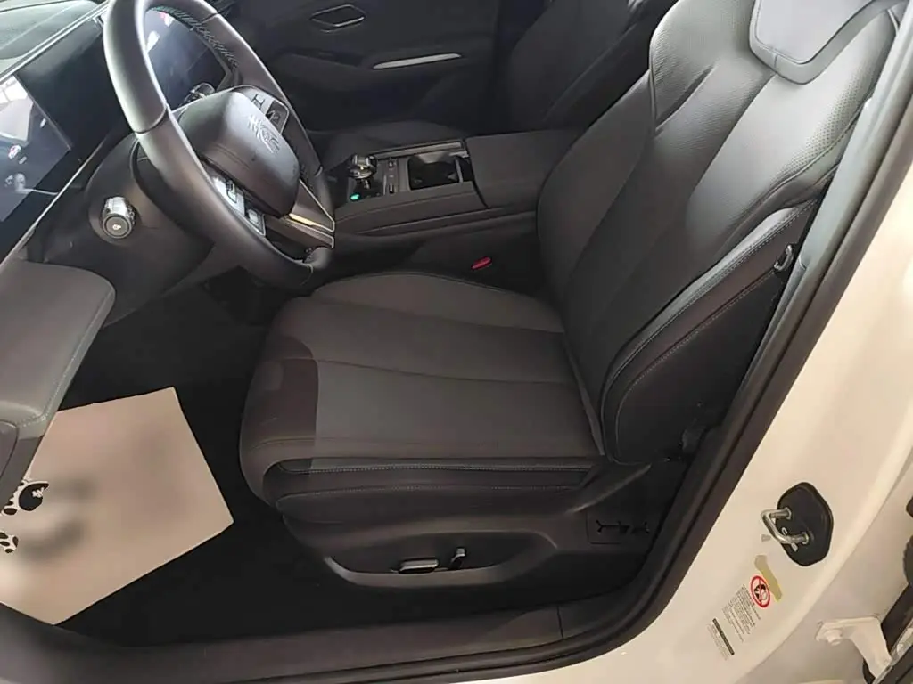 BYD Qin L 2025 — Фото 15/20