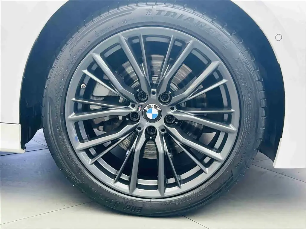 BMW 3 Series 2023 — Photo 10/20