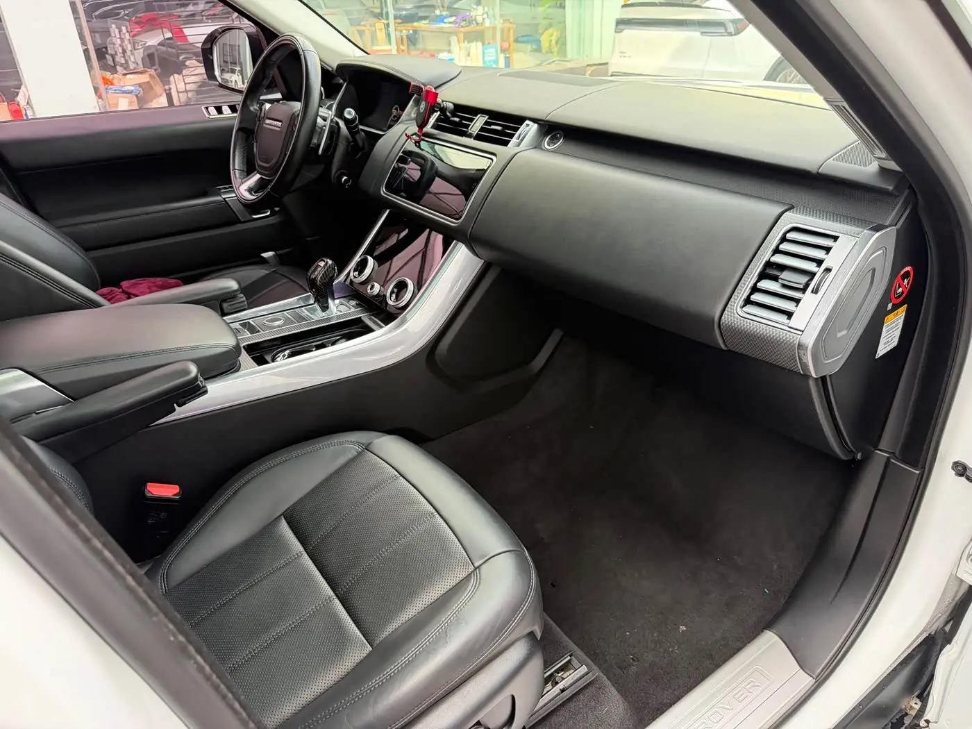 Land Rover Range Rover Sport 2019 — Photo 7/9