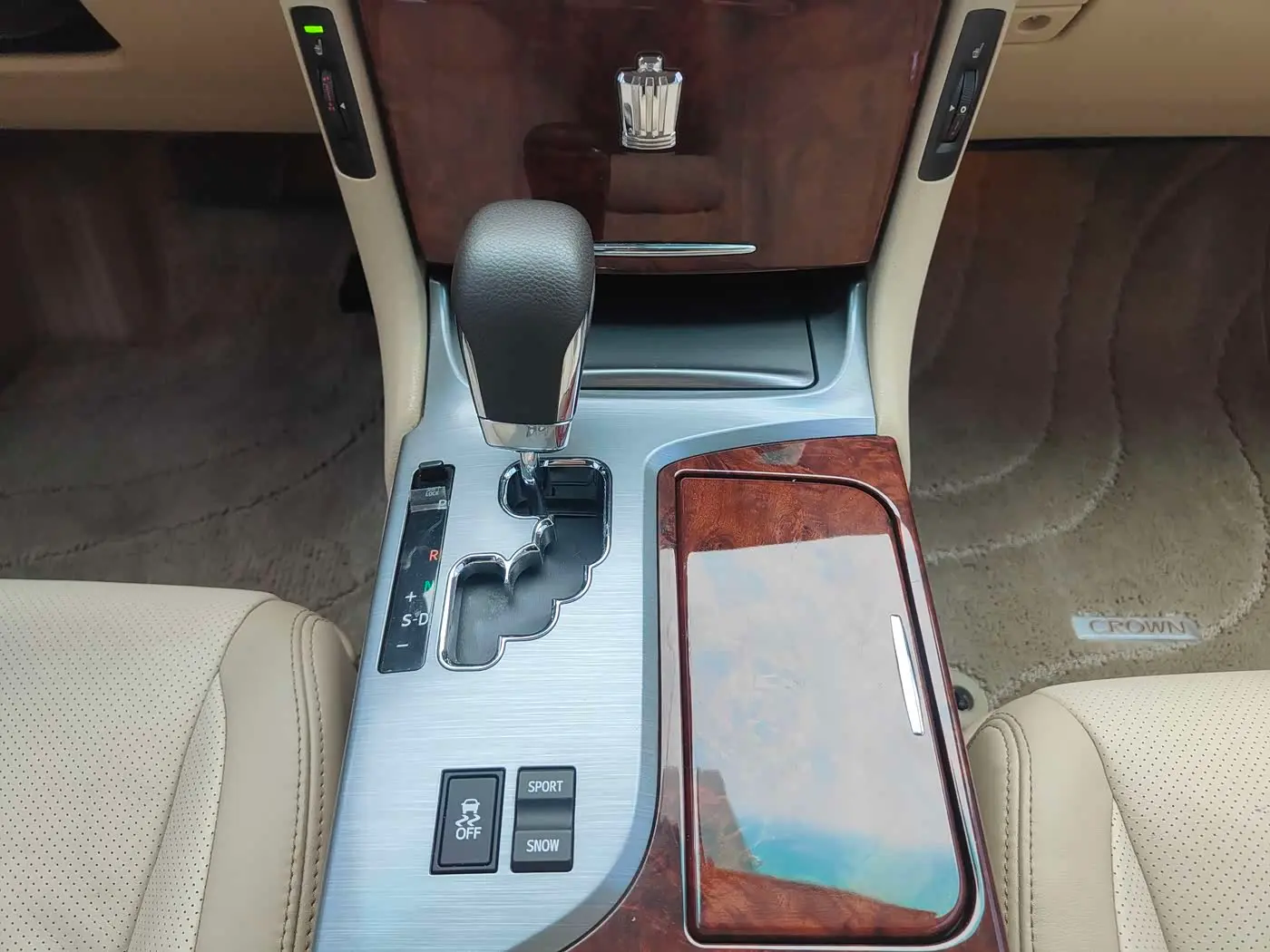 Toyota Crown 2012 — Şəkil 17/20