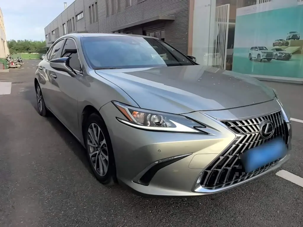 Lexus ES 2023 — Photo 4/20