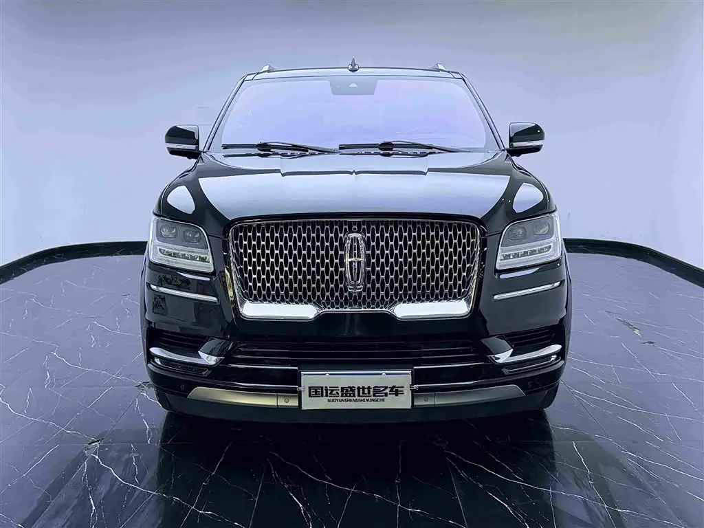 Lincoln Navigator 2020 — Photo 2/20