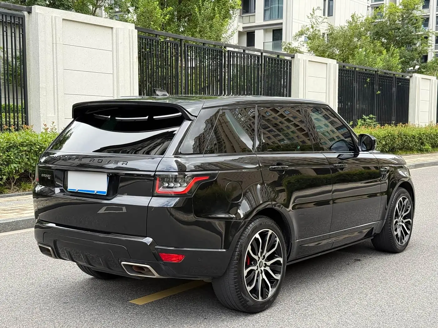 Land Rover Range Rover Sport 2022 — Photo 4/14