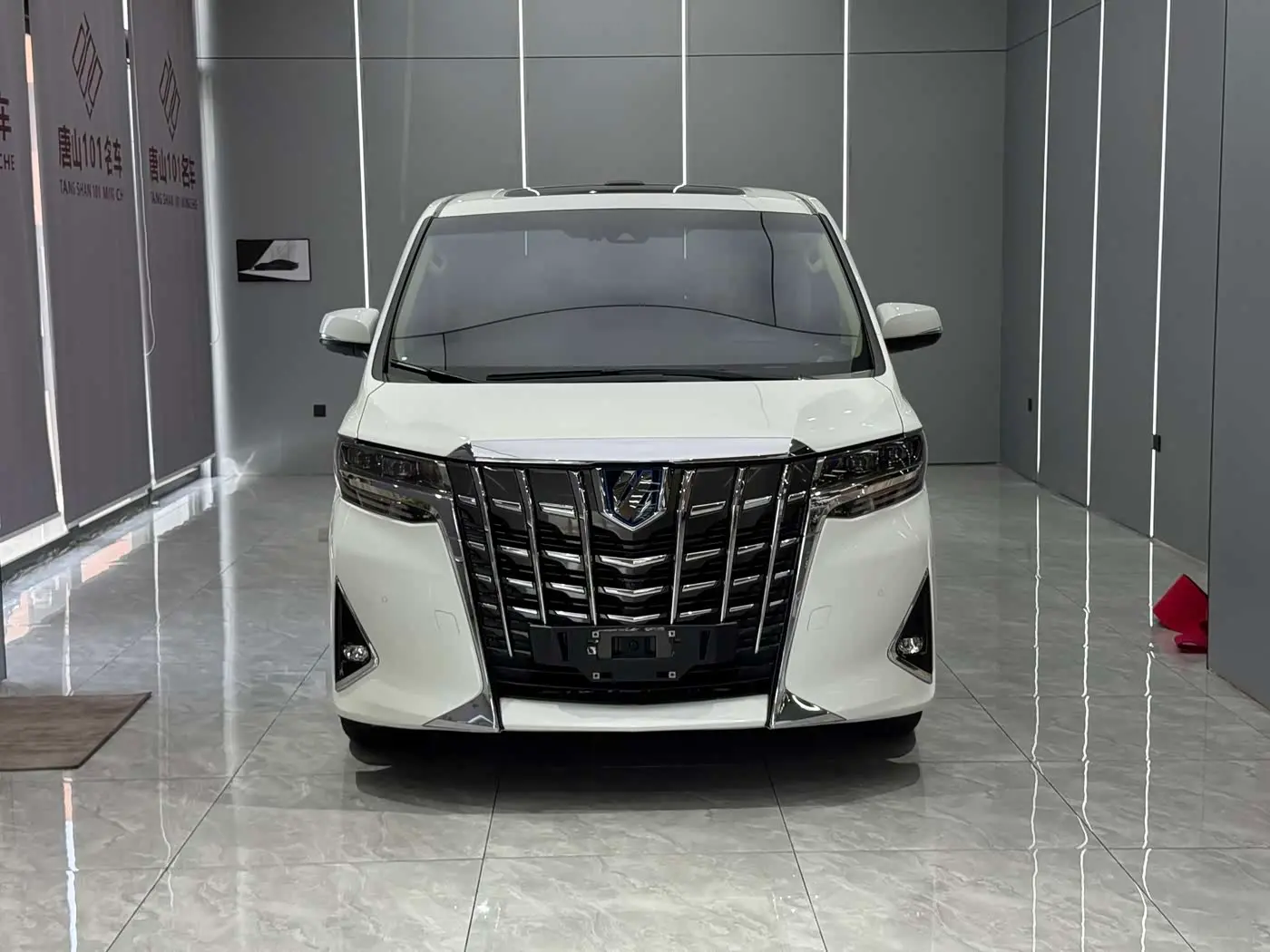 Toyota Alphard 2020 — Photo 2/20