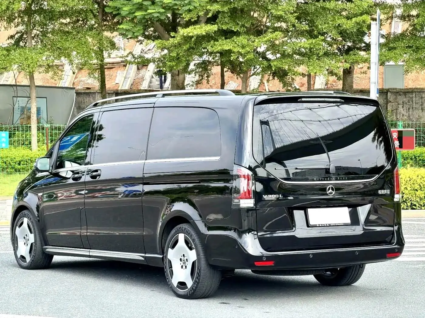Mercedes-Benz V-Class 2025 — Фото 4/14