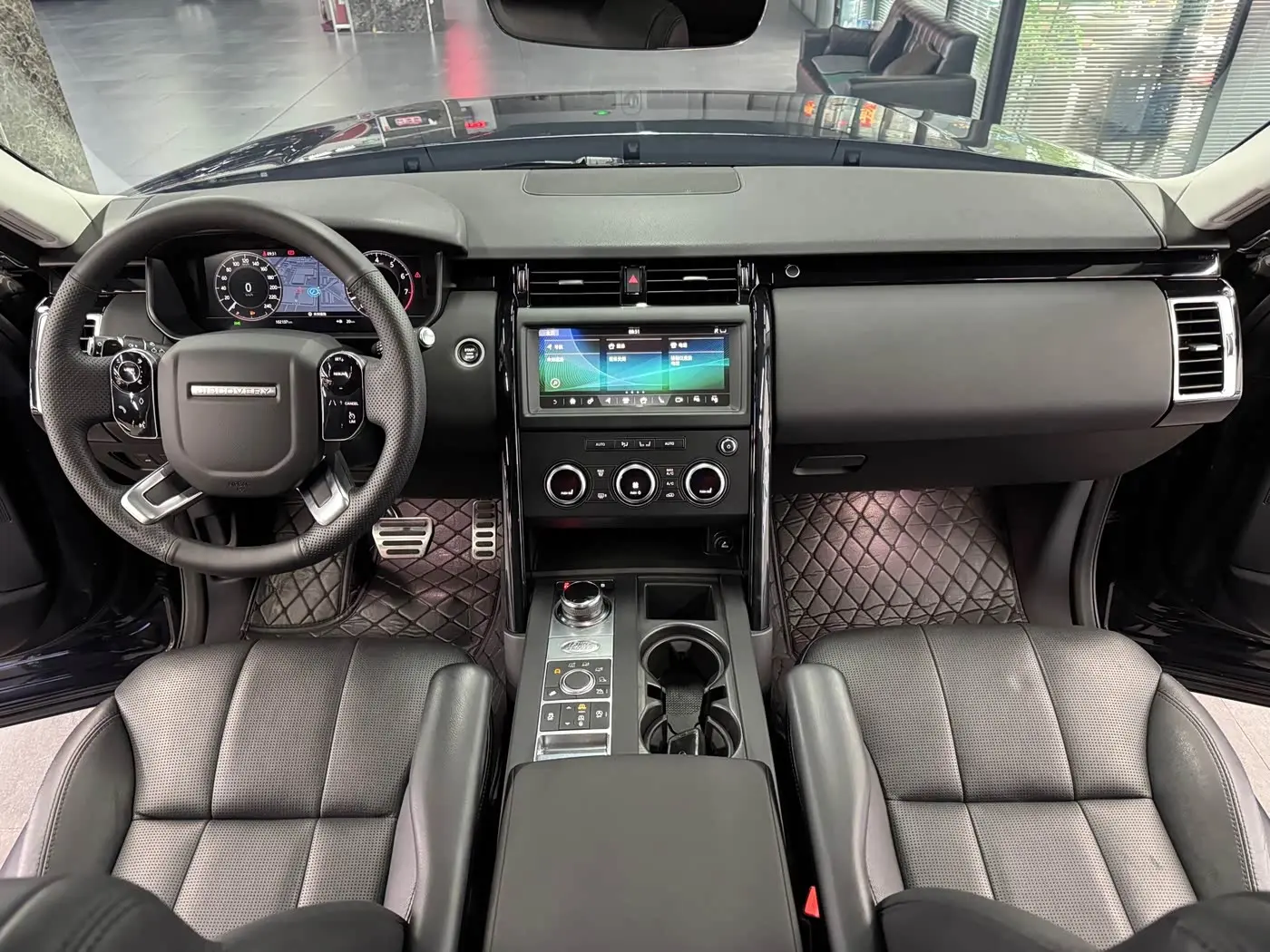 Land Rover Discovery 2020 — Photo 13/15