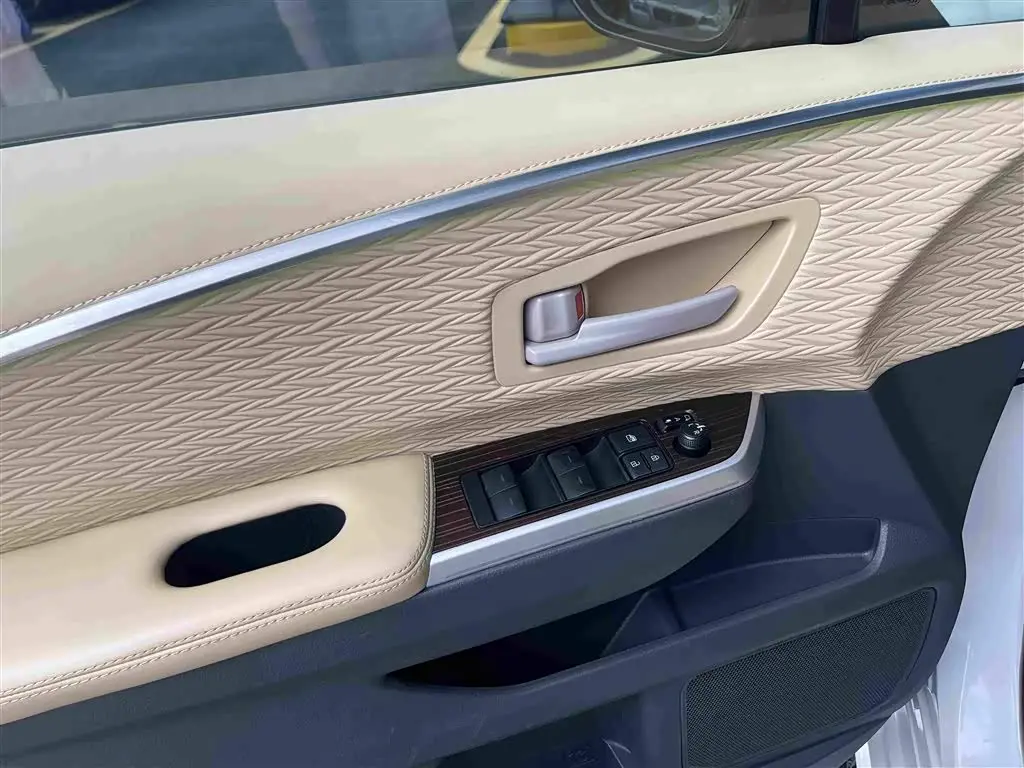 Toyota Sienna 2023 — Фото 17/20