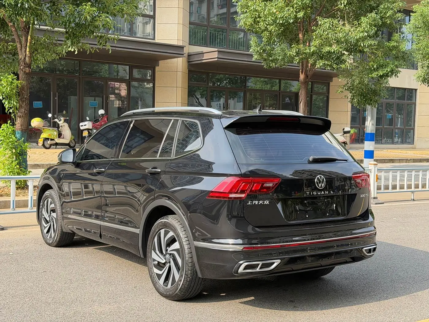 Volkswagen Tiguan L 2024 — Şəkil 9/11