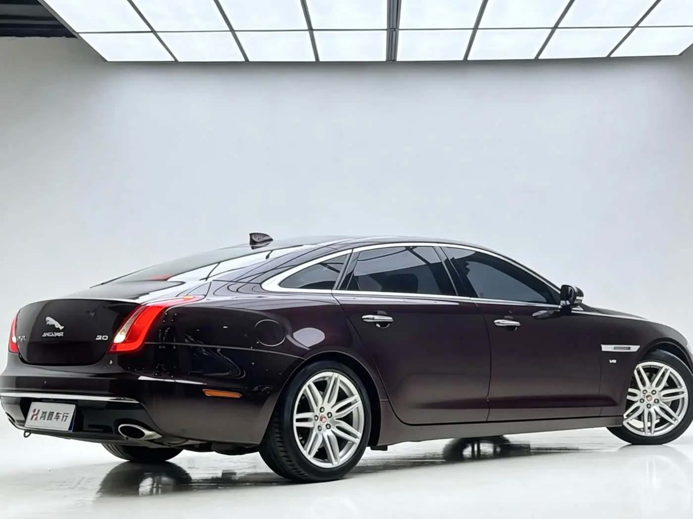 Jaguar XJ 2018 — Фото 4/17