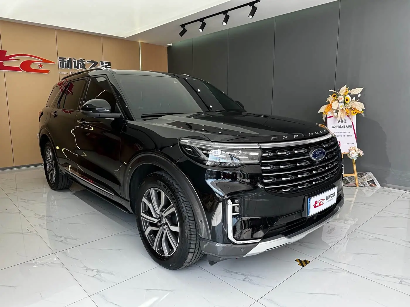 Ford Explorer 2024 — Photo 3/17