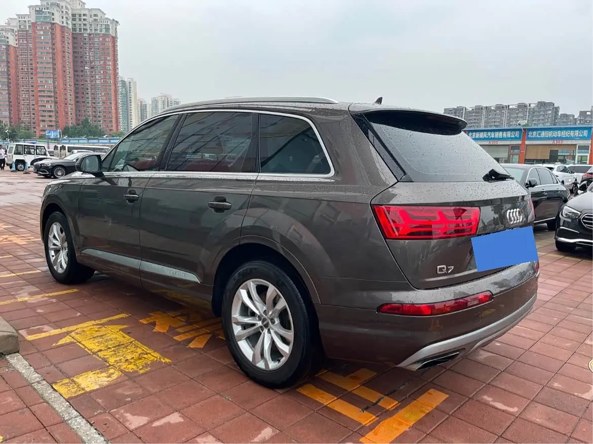 Audi Q7 2017 — Photo 6/20