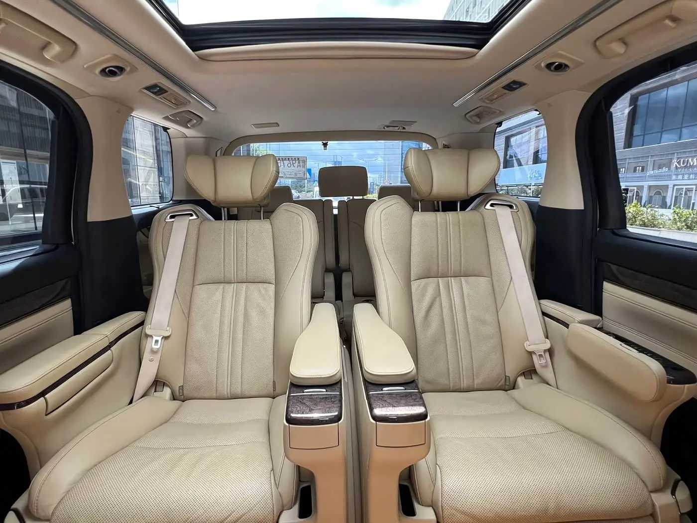 Toyota Alphard 2018 — ფოტო 14/19