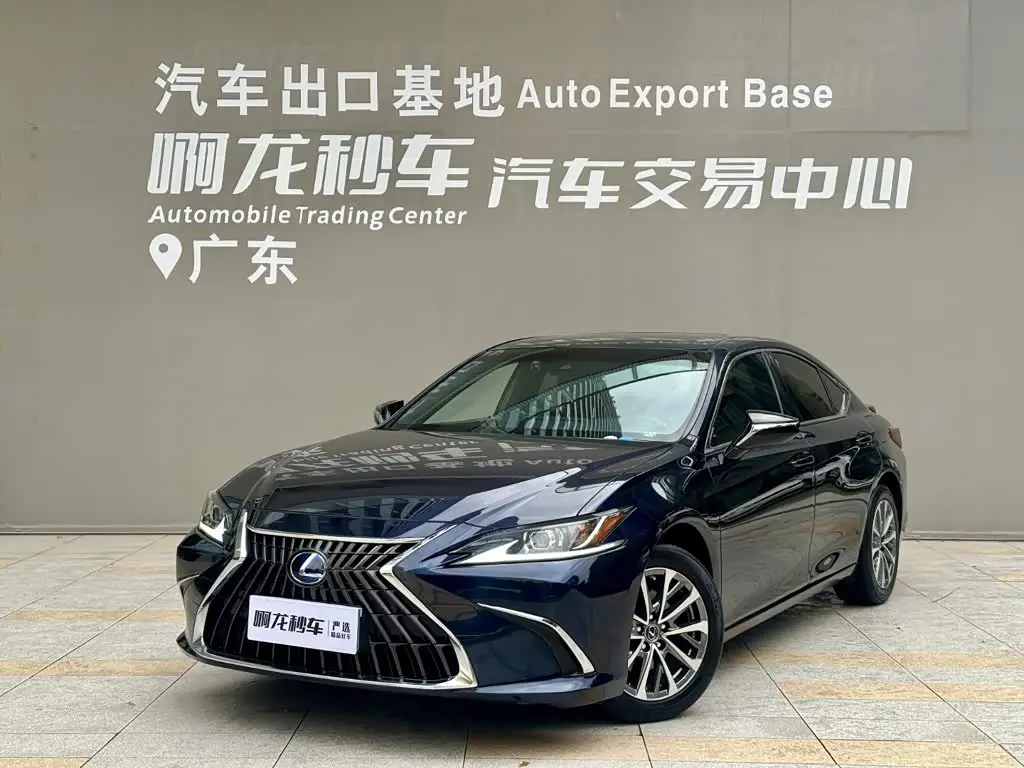 Lexus ES 2022 — Photo 1/14
