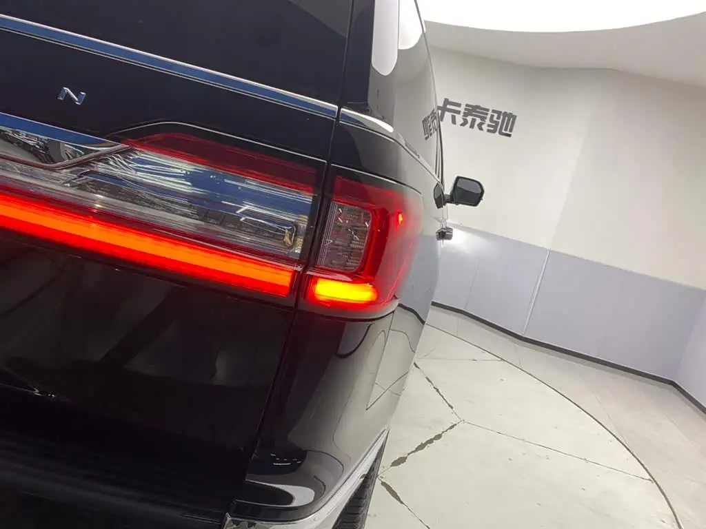 Lincoln Navigator 2021 — Photo 10/20