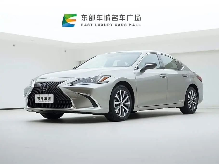 Lexus ES 2021 — Photo 1/20