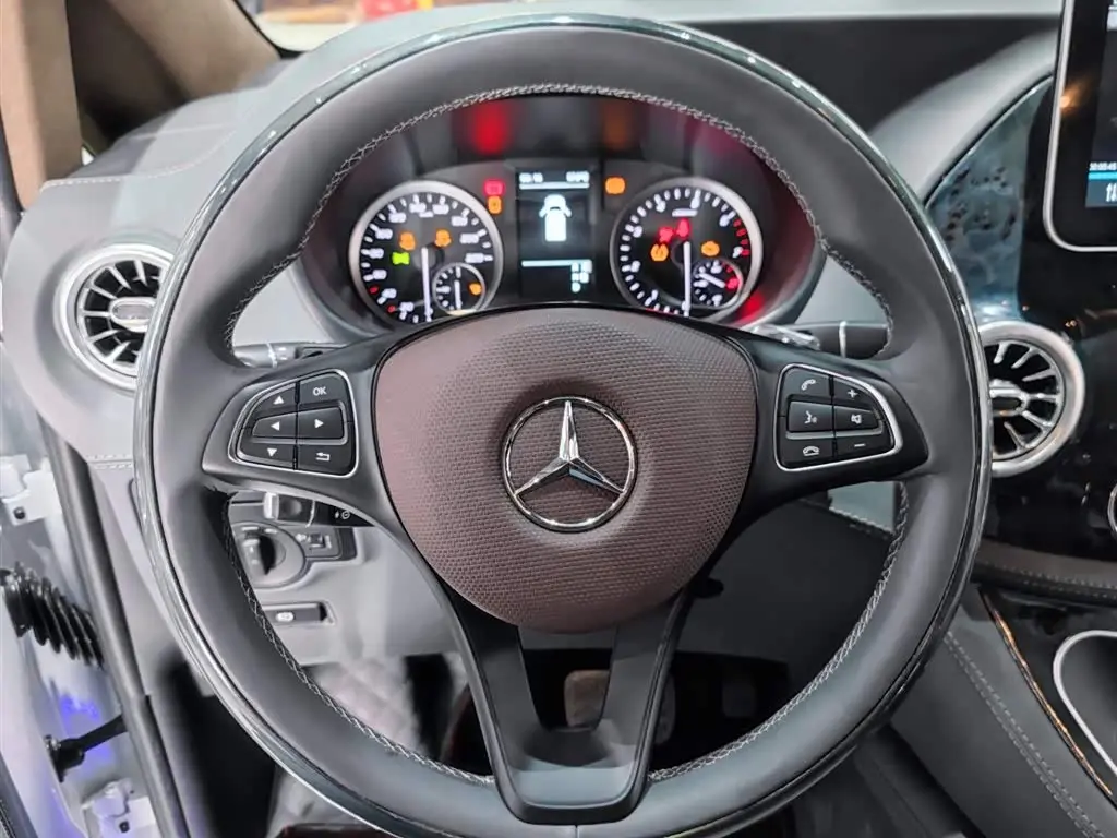 Mercedes-Benz Vito 2023 — Photo 18/20
