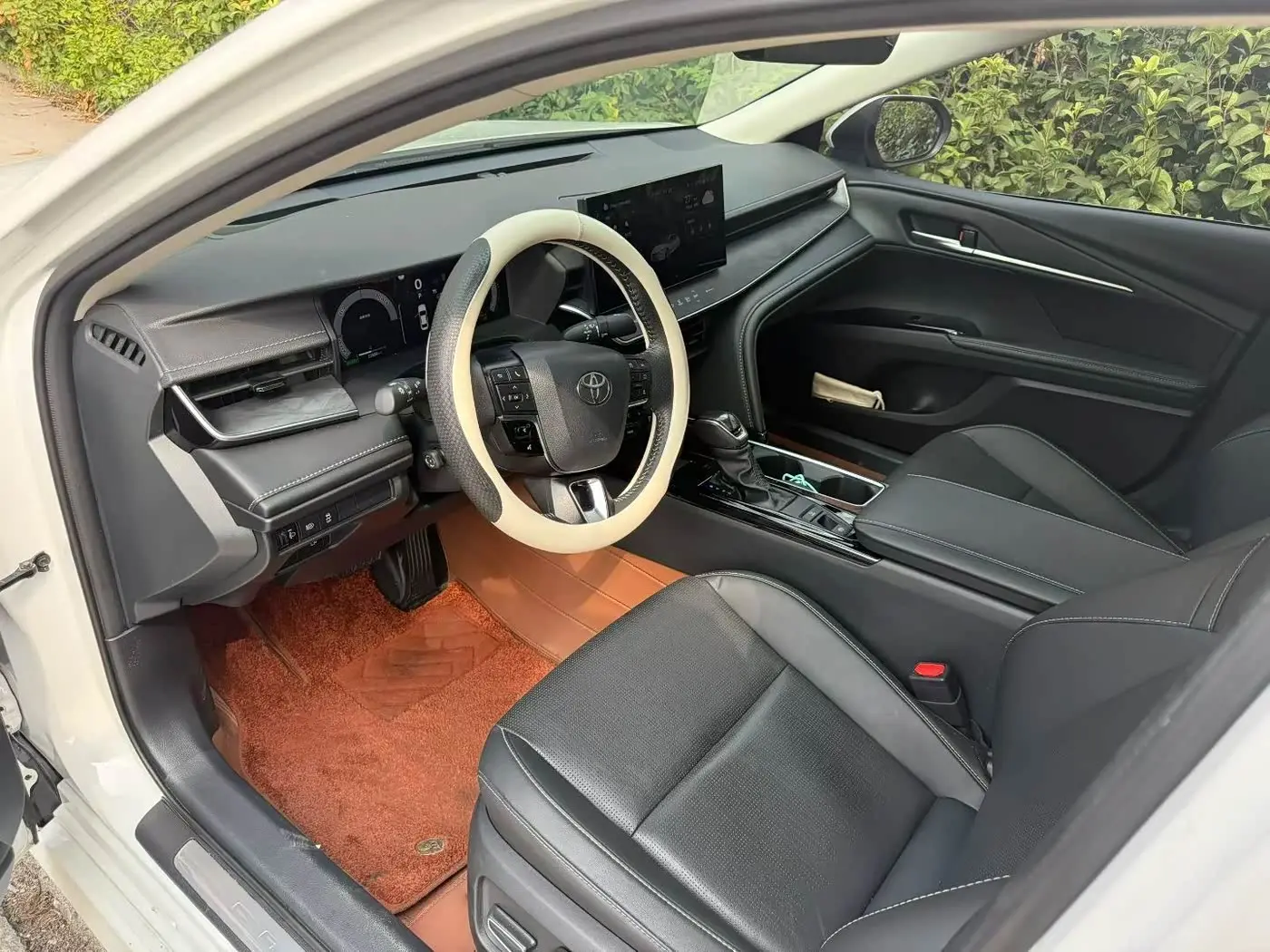 Toyota Camry 2025 — Photo 8/9