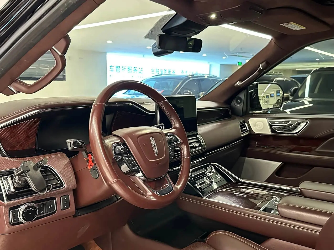 Lincoln Navigator 2021 — Şəkil 10/20