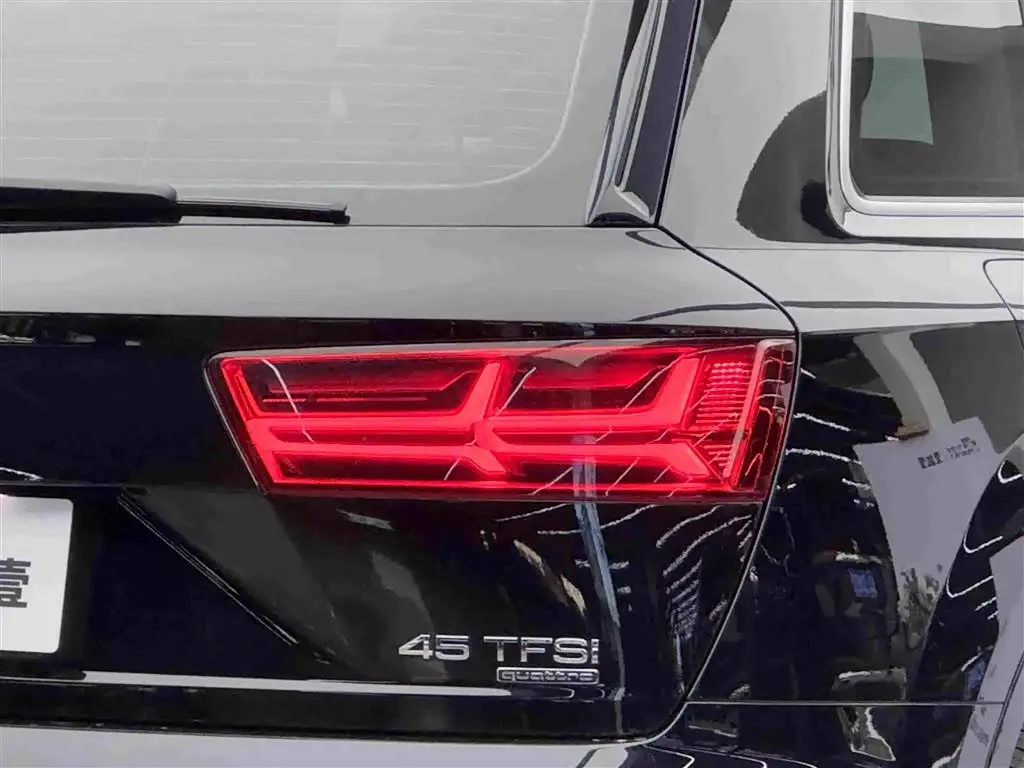 Audi Q7 2018 — Фото 20/20