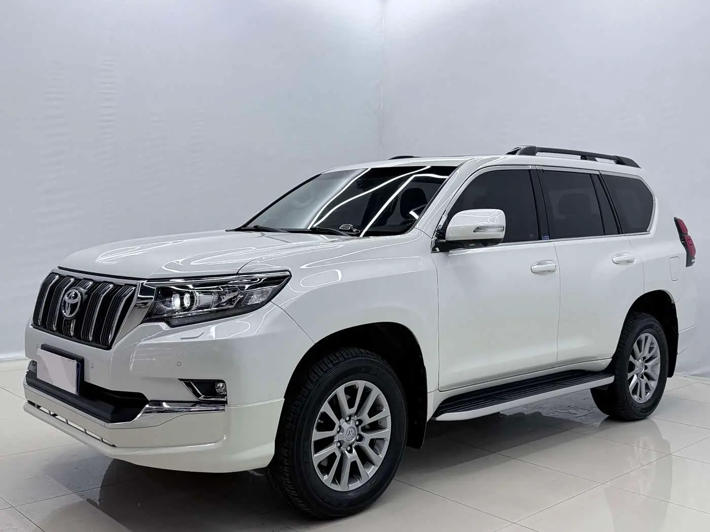Toyota Prado 2020 — Photo 1/18