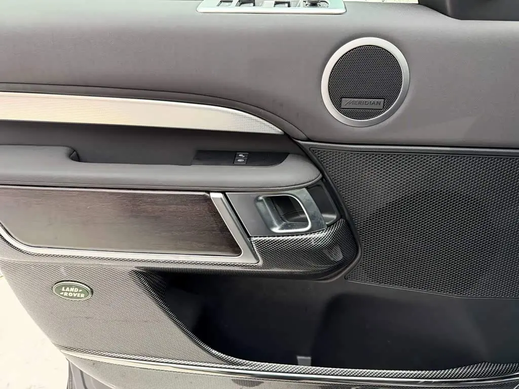 Land Rover Discovery 2020 — Photo 13/20
