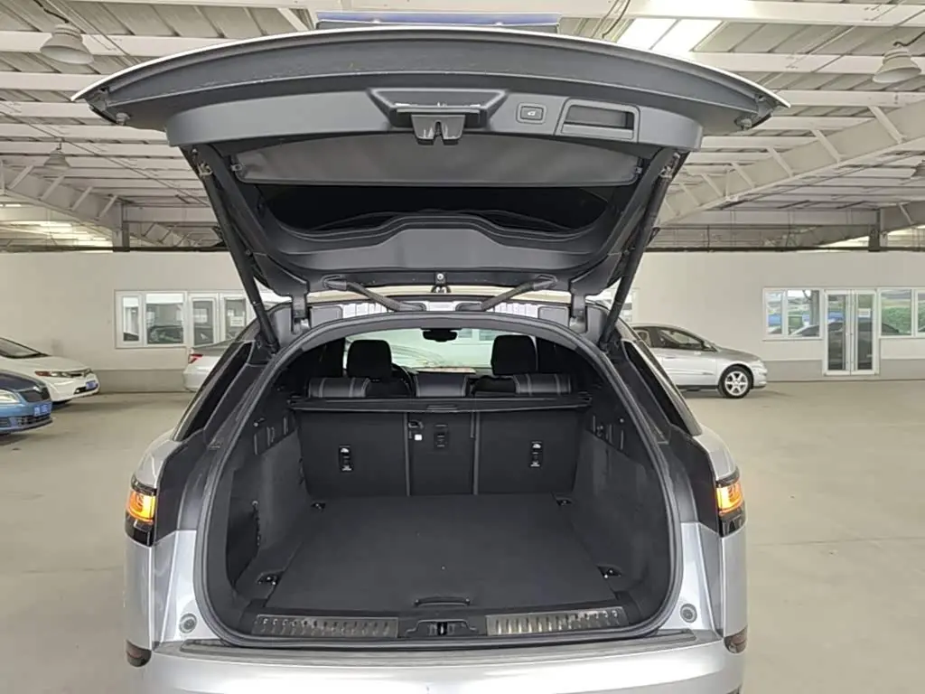 Land Rover Range Rover Velar 2021 — Photo 19/20