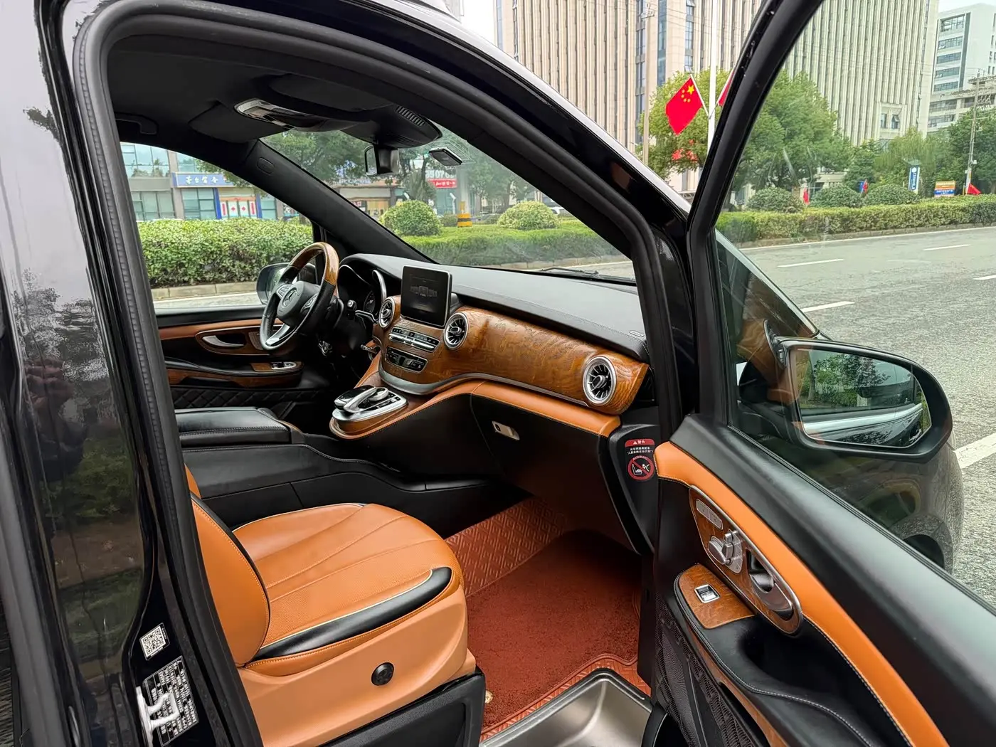 Mercedes-Benz V-Class 2020 — Photo 10/19