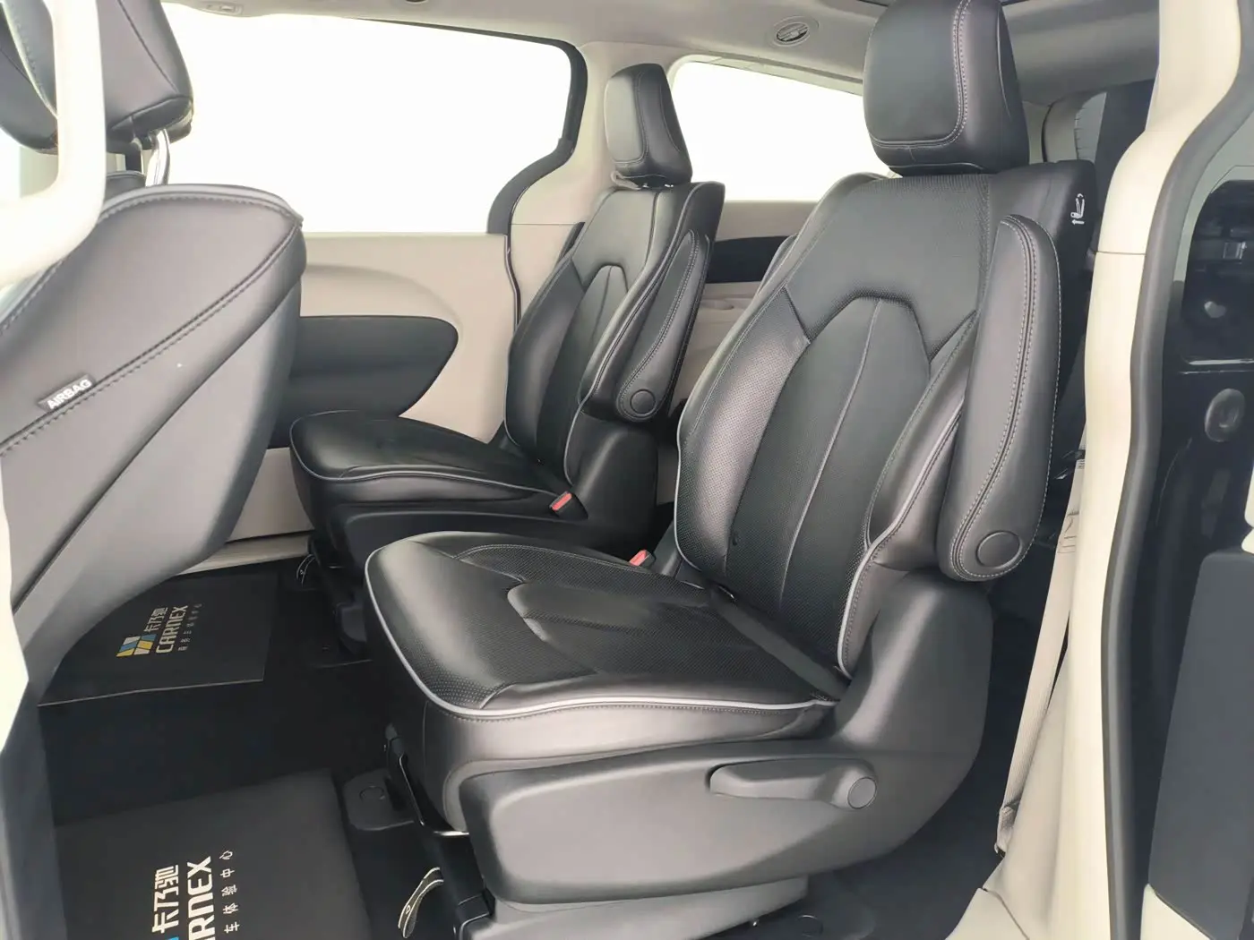 Chrysler Grand Caravan PHEV 2025 — Şəkil 11/17