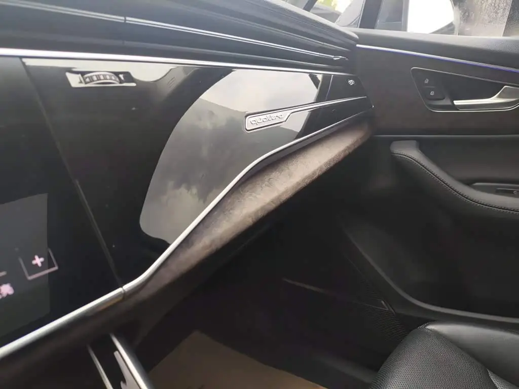 Audi Q7 2023 — Şəkil 16/20